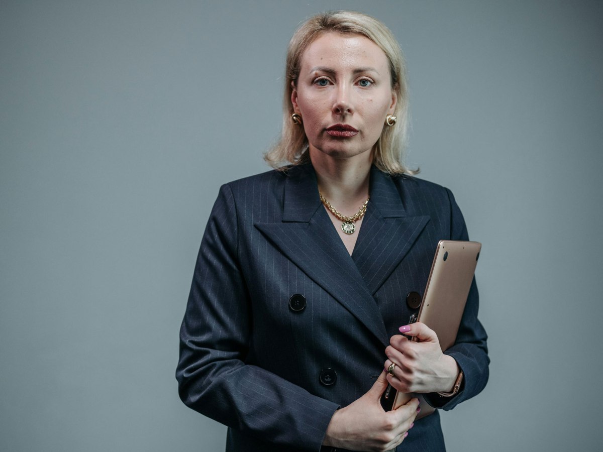 Your Style Sets the Signal: How Visual Presence Shapes&nbsp;Perception